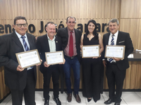 A pedido do vereador Demoka, Câmara de Nova Santa Helena concede título de cidadão aos ex-prefeitos Roque Carrara e Dorival Lorca e ao prefeito Paulinho e a 1ª dama Andreza