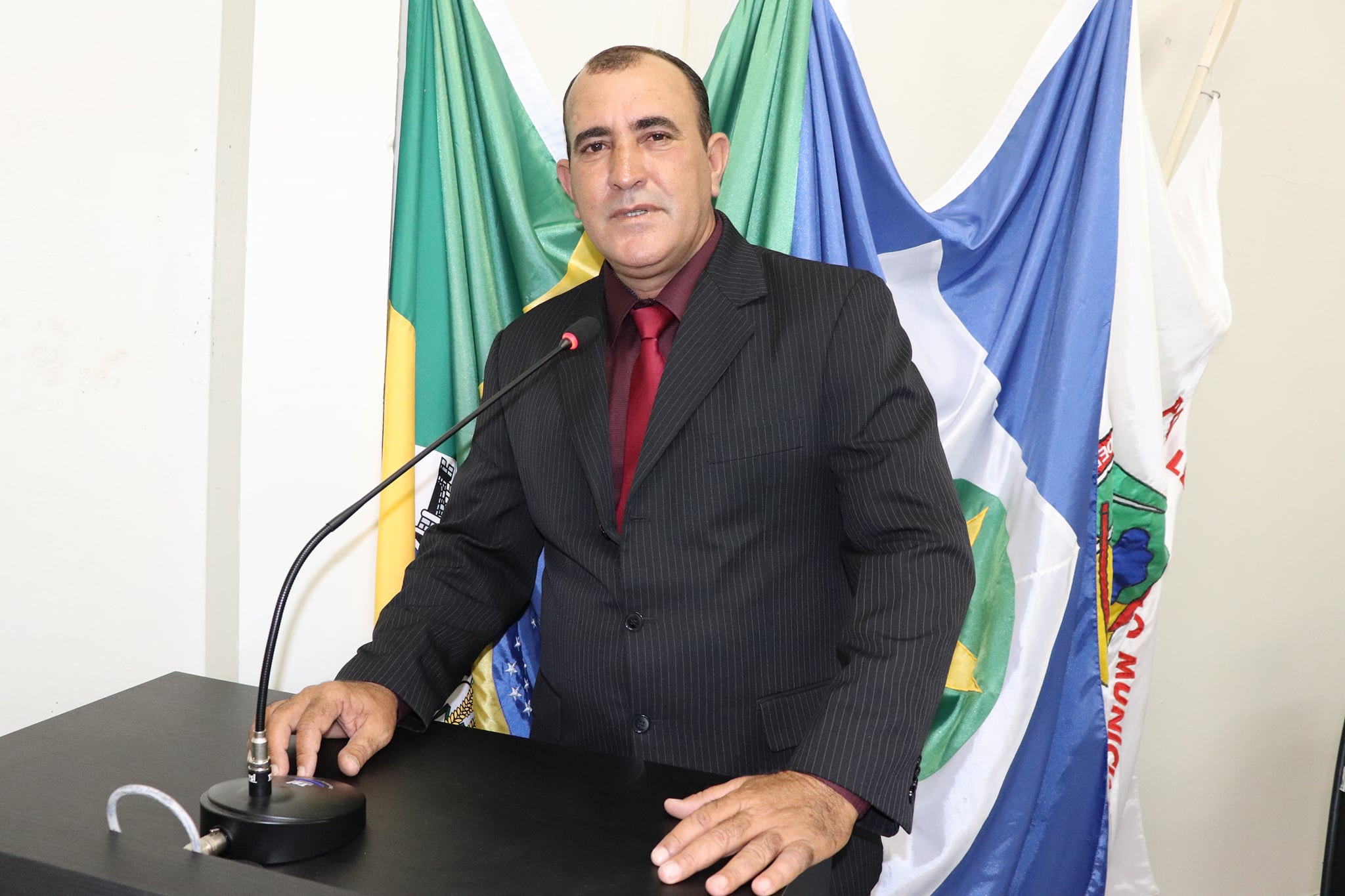 Presidente da Câmara de Nova Santa Helena cobra construção de um barracão coberto e oficina para manutenção dos veículos da Prefeitura