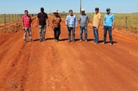 Vereadores de Nova Santa Helena fazem vistoria nas obras de cascalhamento e melhorias da Estrada Rio do Fogo em Nova Santa Helena